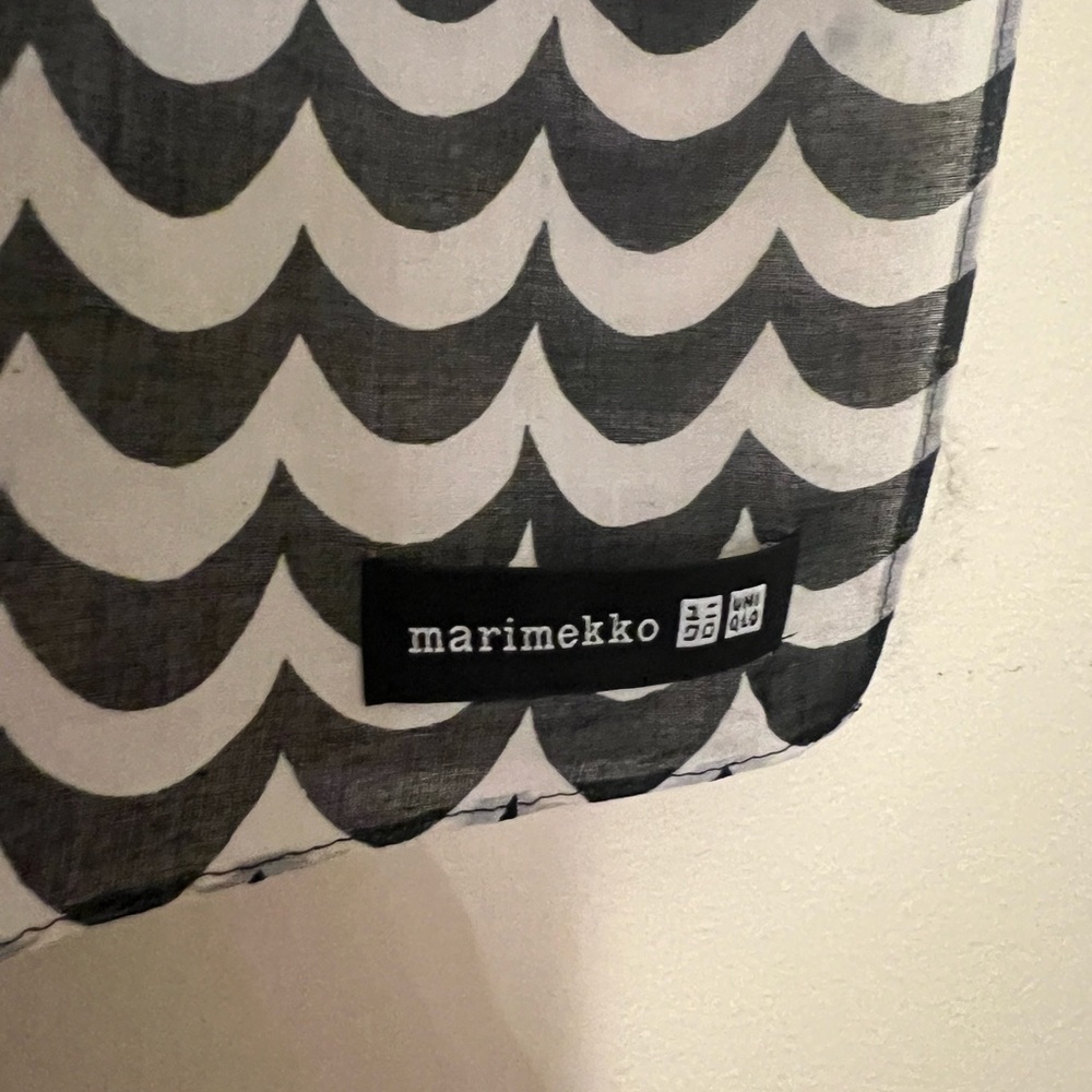 Marimekko x Uniqlo Scarf